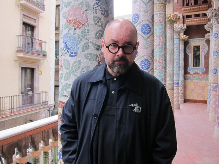 Barcelona homenajea a Carlos Ruiz Zafón en el primer aniversario de su muerte