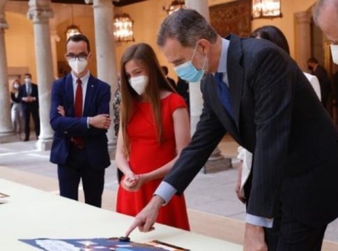 Felipe VI recibe en El Pardo a los ganadores del concurso '¿Qué es un Rey para ti?' Felipe VI recibe en El Pardo a los ganadores del concurso '¿Qué es un Rey para ti?'