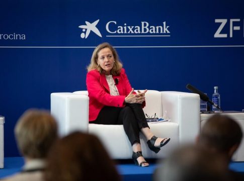 Calviño dice que el reto es que la recuperación económica no sea solo Calviño dice que el reto es que la recuperación económica no sea solo