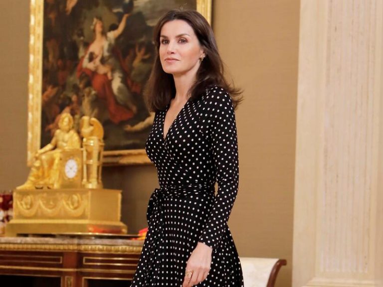La reina Letizia consolida su estilo sobrio y elegante desde el ascenso al trono del rey Felipe