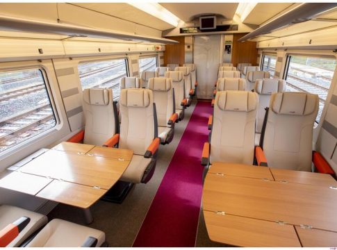 Renfe inaugura los servicios de Avlo entre Madrid y Barcelona Renfe inaugura los servicios de Avlo entre Madrid y Barcelona