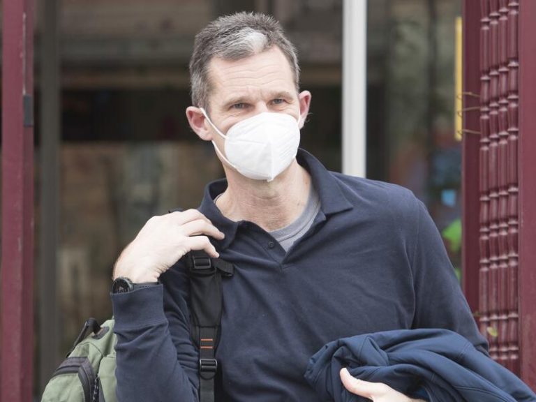 Urdangarin sólo tendrá que 'fichar' un día a la semana y podrá salir de España por trabajo