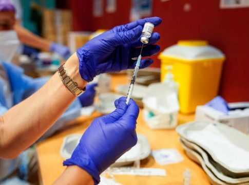 Catalunya abrirá el lunes próximo la vacunación a la franja de entre 30 y 34 años Catalunya abrirá el lunes próximo la vacunación a la franja de entre 30 y 34 años