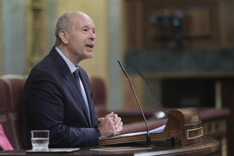 Campo descarta aplicar un indulto anticipado a Puigdemont, aunque pueda hacerse