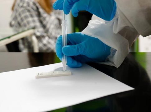 Megabrote: Más de 470 casos asociados a viajes de estudios a Mallorca Megabrote: Más de 470 casos asociados a viajes de estudios a Mallorca