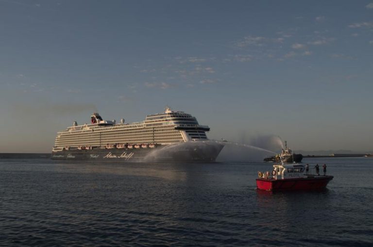Llega a Valencia el primer crucero tras 15 meses de parón por la pandemia
