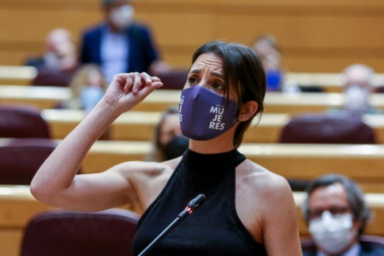 Montero está satisfecha con la ley trans y no le preocupa que diputados del PSOE voten en contra