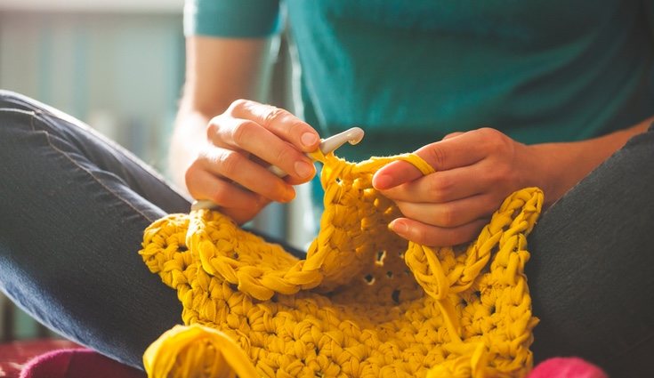 ¿Cómo sostener la aguja?