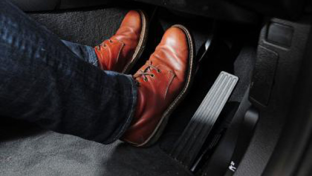 Cómo frenar un coche si te has quedado sin frenos 3 Tome en cuenta