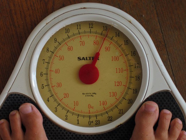 Cómo debes pesarte para saber tu peso de verdad 3 Datos a tener en cuenta al momento de pesarte