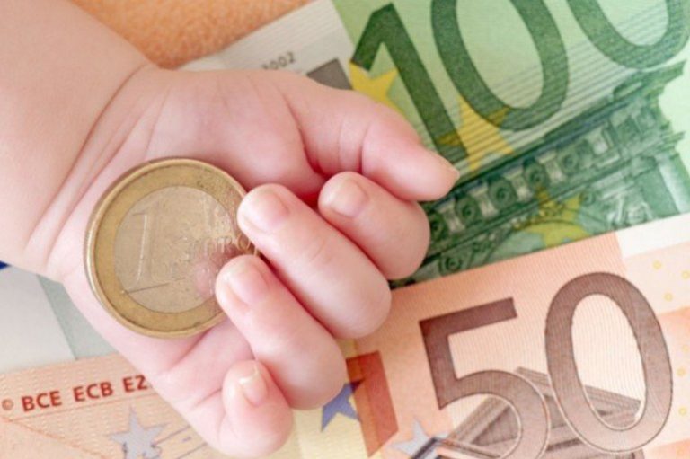 Cómo conseguir las ayudas por hijo en España