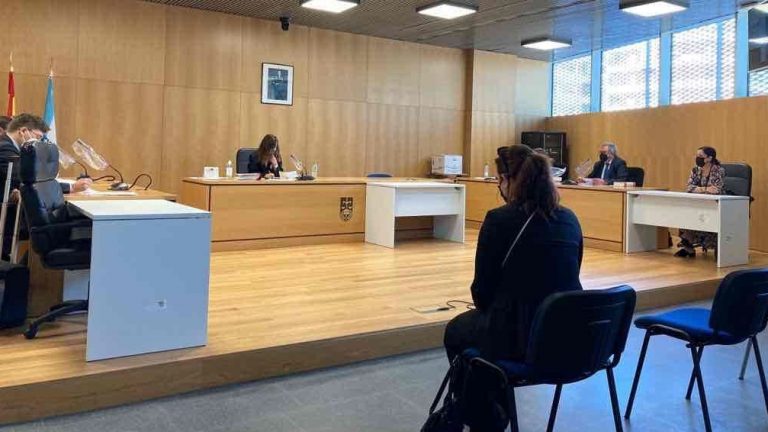 Aceptan tres años de cárcel los padres de un bebé que murió por exceso de calor