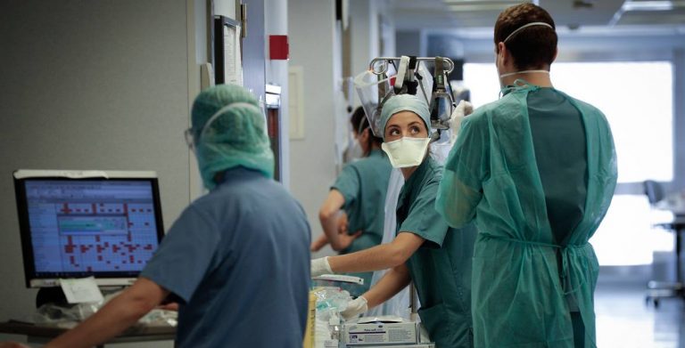 Andalucía baja su tasa Covid, situándose en 166,6 y suma 1.440 casos