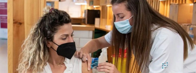 Andalucía será la primera región europea con certificado de vacunación