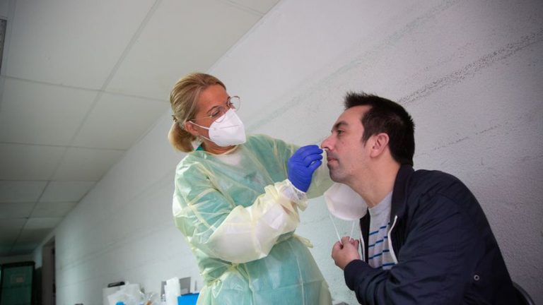 Andalucía no sube su tasa Covid tras tres días al alza y suma 1.263 casos