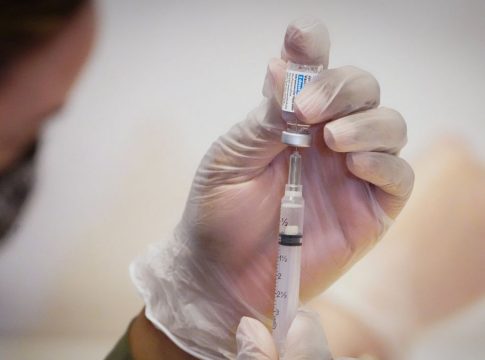 Andalucía alcanza las tres millones de personas con la vacuna completa