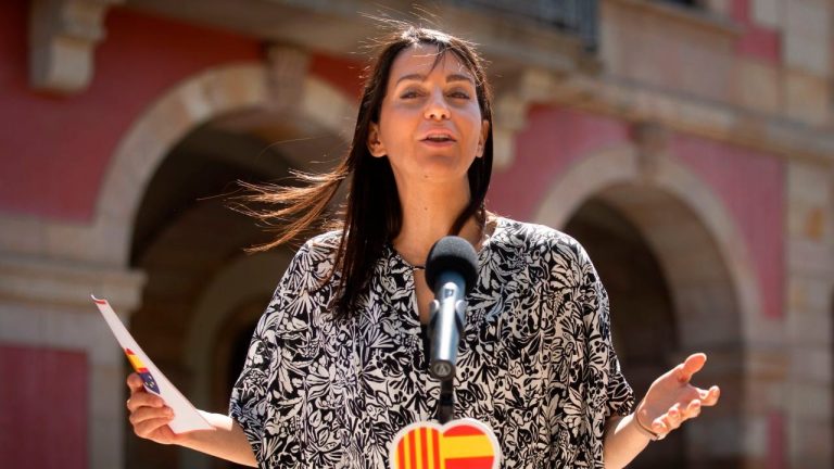 Arrimadas a Casado: Si la moción de censura la presenta Vox, Sánchez saldrá reforzado