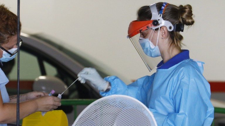 Asturias notifica 52 nuevos casos y el fallecimiento de un hombre