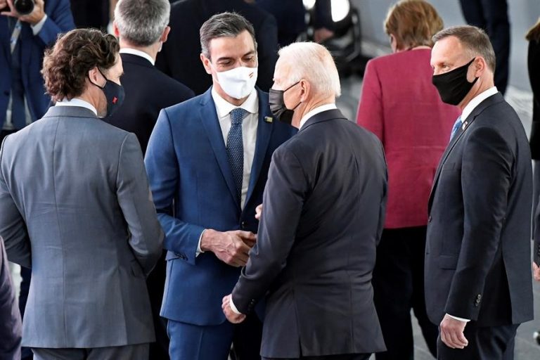 Biden y Sánchez charlan menos de un minuto en la cumbre de la OTAN