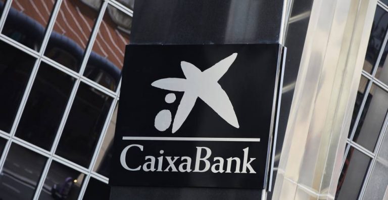 CaixaBank se abre a una reducción de despidos y redistribución territorial