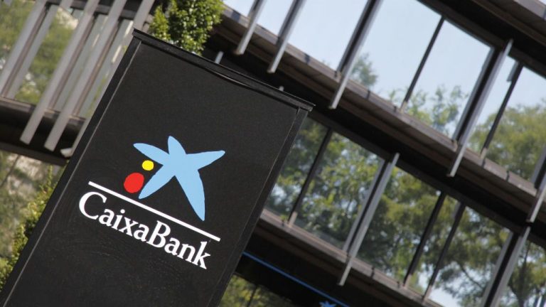 CaixaBank eleva las compensaciones para los afectados por el ERE