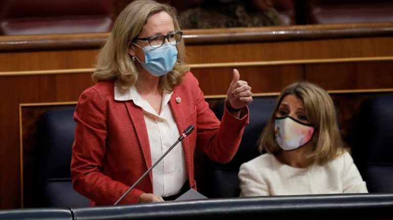 Calviño: Los ERE de la banca deben orientarse a la voluntariedad y a reducir afectados