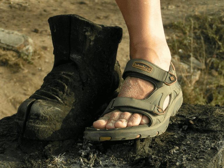 El 74% de los peregrinos que realizan el Camino de Santiago presenta ampollas en el pie