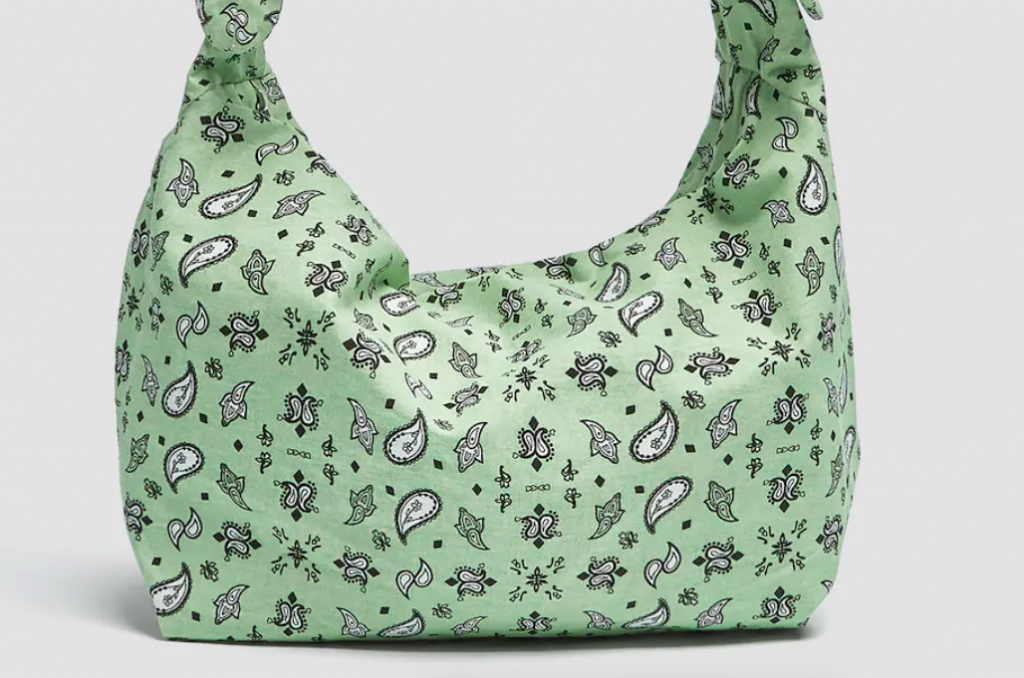 Bolso rebajado de Pull&Bear.