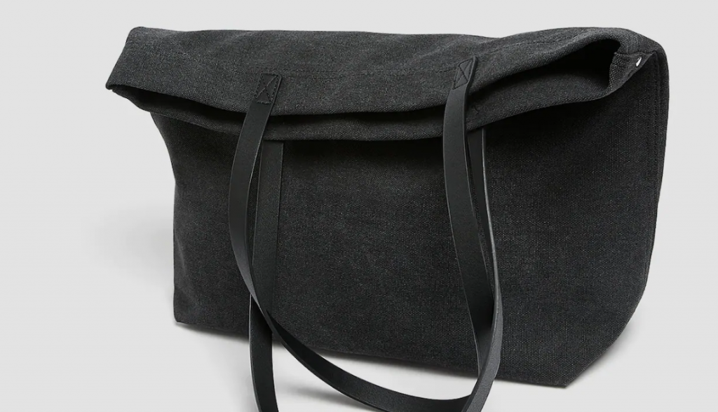 La filial de Inditex es también especialista en complementos.