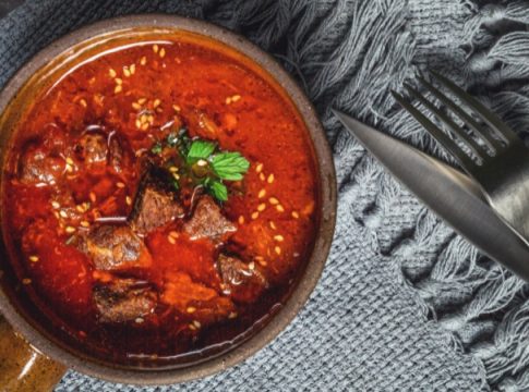 Carne con tomate_ cómo hacerla para que la carne quede tierna Carne con tomate: cómo hacerla para que la carne quede tierna