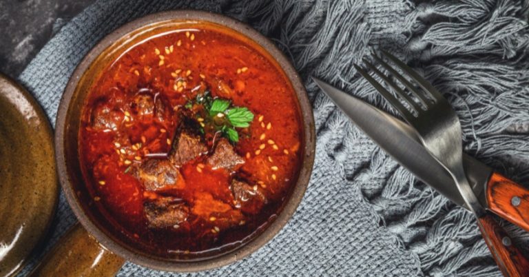 Carne con tomate: cómo hacerla para que la carne quede tierna