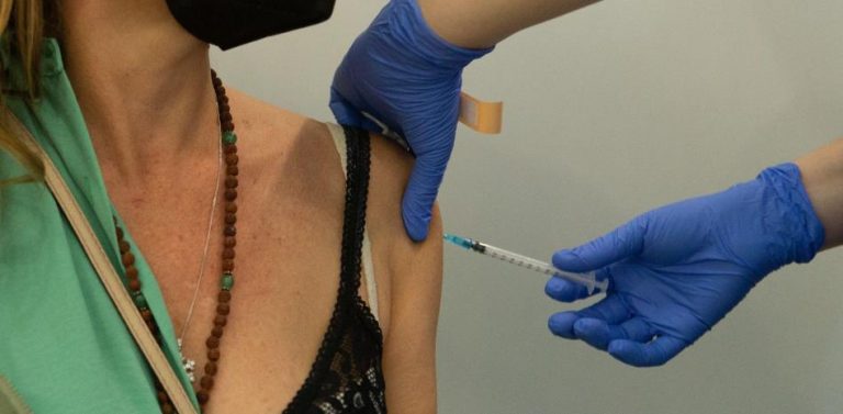 Cataluña prevé vacunar a menores de 50 años en dos semanas