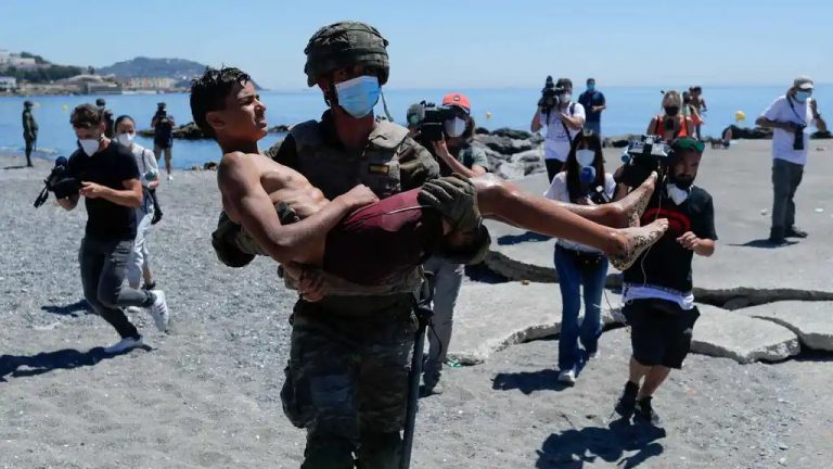 Interior cifra en 10.000 las llegadas a Ceuta en la crisis migratoria