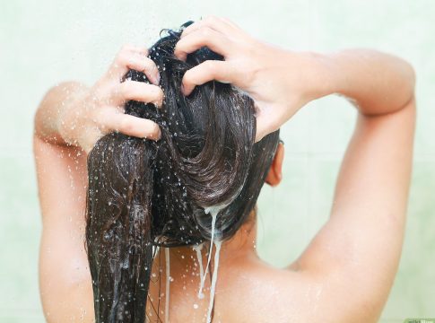 Champu-¿es-mejor-lavarse-una-vez-o-dos-el-pelo-para-dejarlo-limpio-8