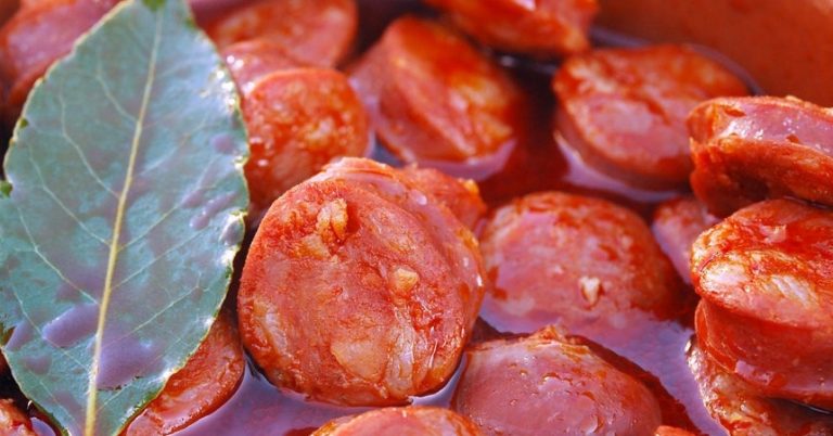 Chorizo a la sidra: así se prepara la receta más asturiana