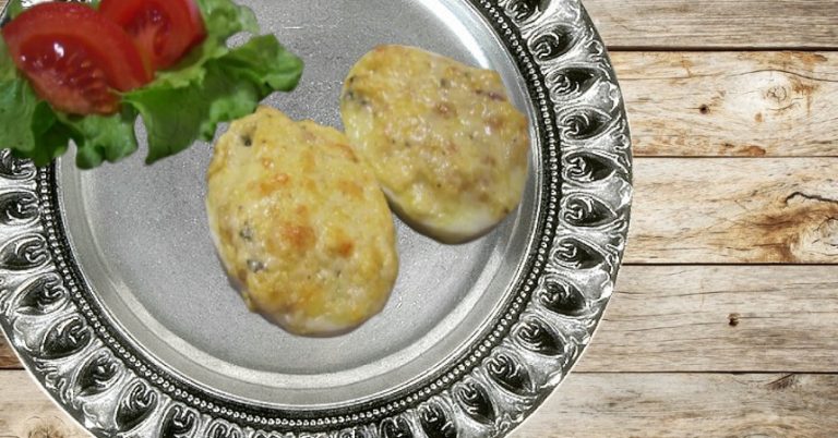 Huevos rellenos de atún: cómo bordarlos con bechamel