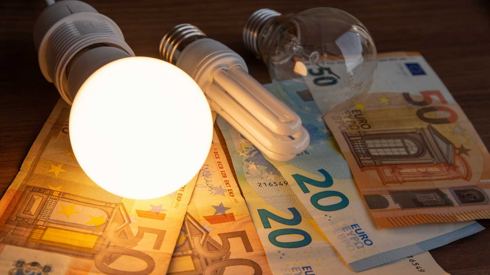 Subida de la luz a finales de agosto: el gas dispara la factura y el Gobierno estudia el IVA al 10 % 1 IVA luz 10