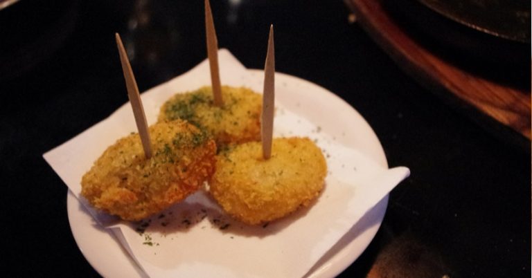 Croquetas: así puedes prepararlas de jamón y queso sin bechamel