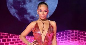 Doja Cat y Latto estrenan el videoclip de 'Okayyy' y anuncian gira conjunta