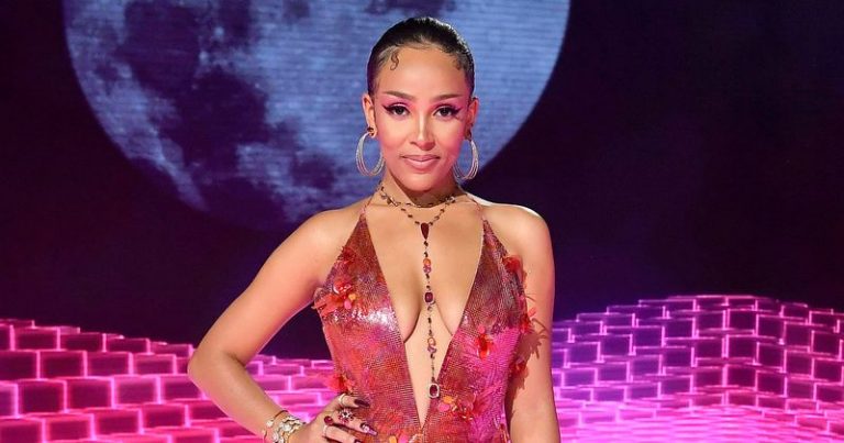 Doja Cat y Latto estrenan el videoclip de 'Okayyy' y anuncian gira conjunta