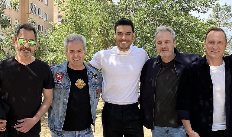 Hombres G con Carlos Rivera en 'Se me sale el corazón'