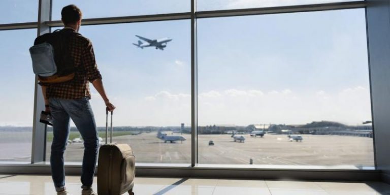 El 52% de los jóvenes españoles cree que tendrá que emigrar para poder trabajar en el futuro