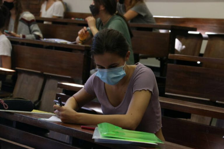 El 96,77% de los estudiantes catalanes aprueba la EBAU