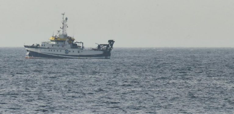 El 'Ángeles Alvariño' continúa con las labores de búsqueda de Anna y Tomás Gimeno