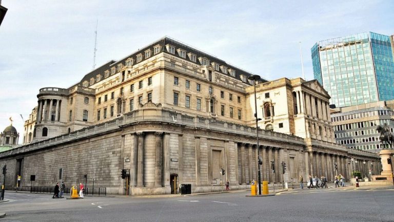 El Banco de Inglaterra mantiene tipos y el volumen de sus compras
