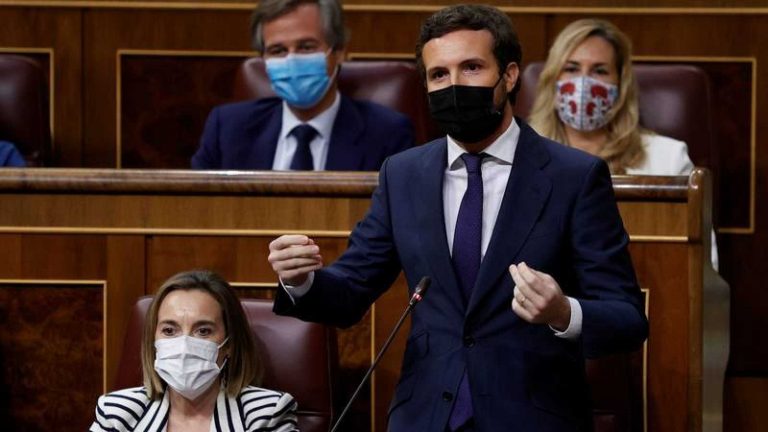 El CIS mantiene en cabeza al PSOE, aunque el PP vuelve a recortar distancias