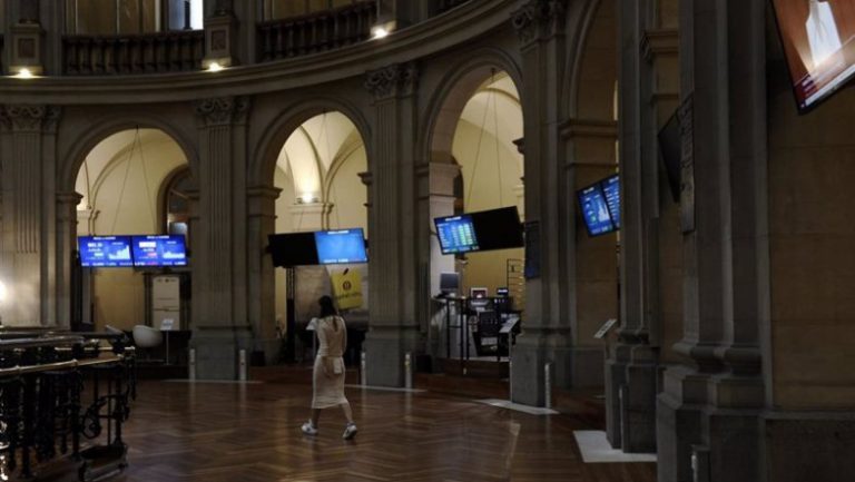 El Ibex 35 cae a mediodía un 0,35% y se aleja de los 9.100 puntos