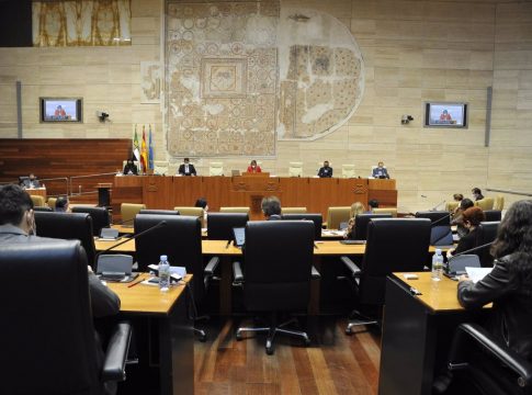 La comisión sobre la gestión del Festival de Mérida, la pandemia o la subida de impuestos, a debate en la Asamblea