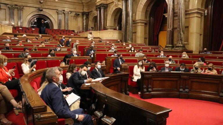 El Parlament catalán insta al Govern a impulsar la futura ley trans en el plazo de 12 meses