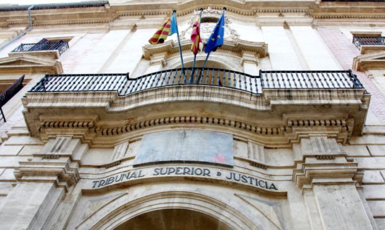 El TSJCV revoca la readmisión de la directiva despedida de EMT tras la estafa